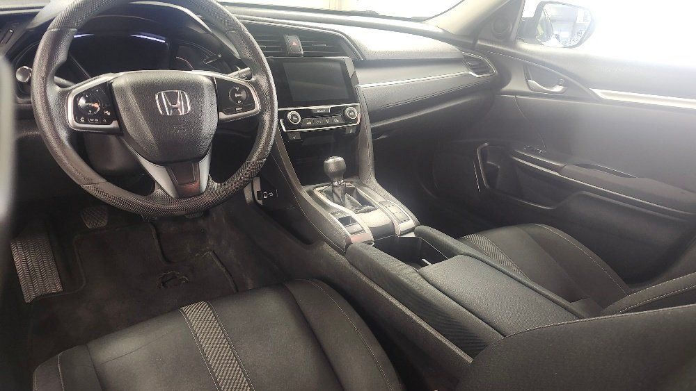 Honda Civic 2018 - Image 12