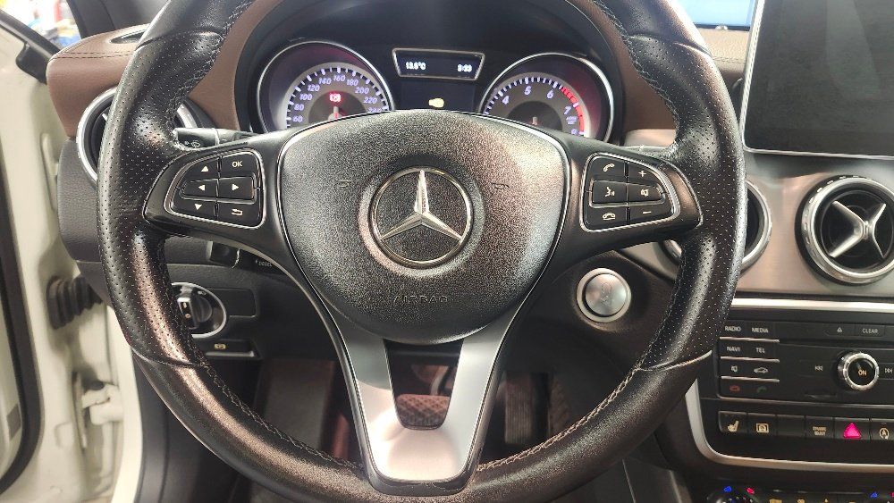 Mercedes-Benz GLA 250 2016 - Image 12