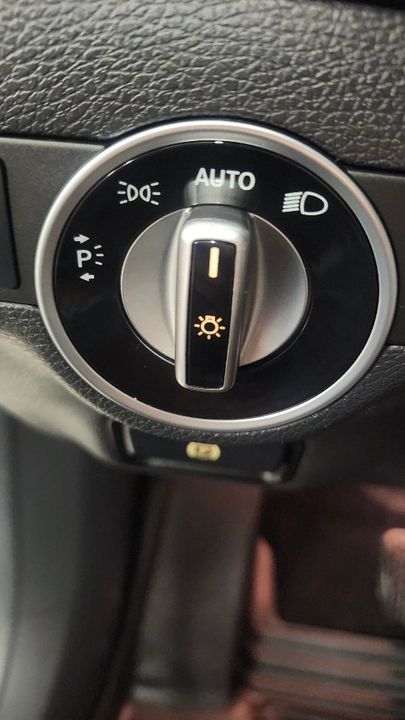 Mercedes-Benz GLA 250 2016 - Image 17