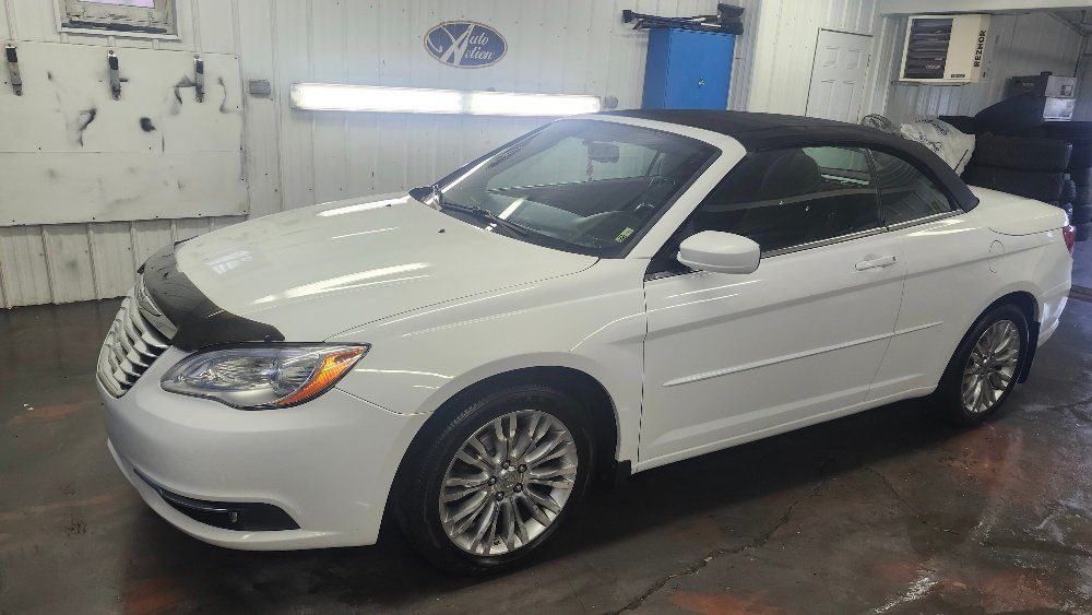 Chrysler 200 2011 - Image 2