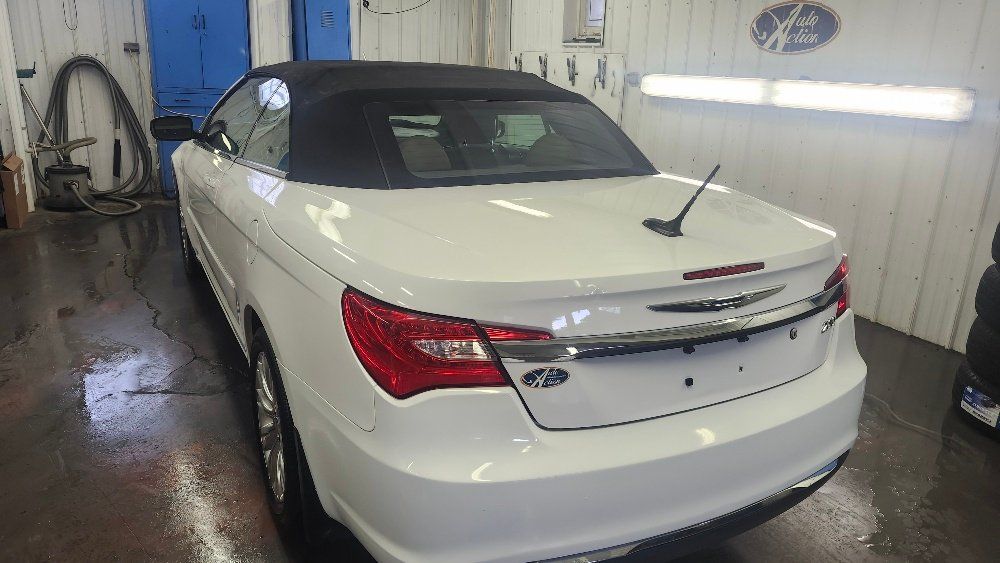 Chrysler 200 2011 - Image 3