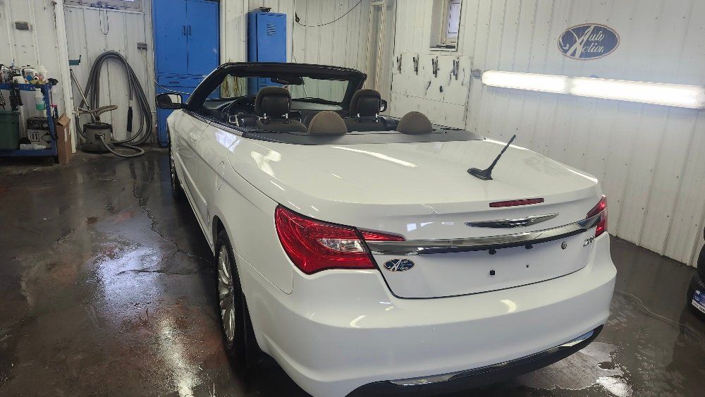 Chrysler 200 2011 - Image 4