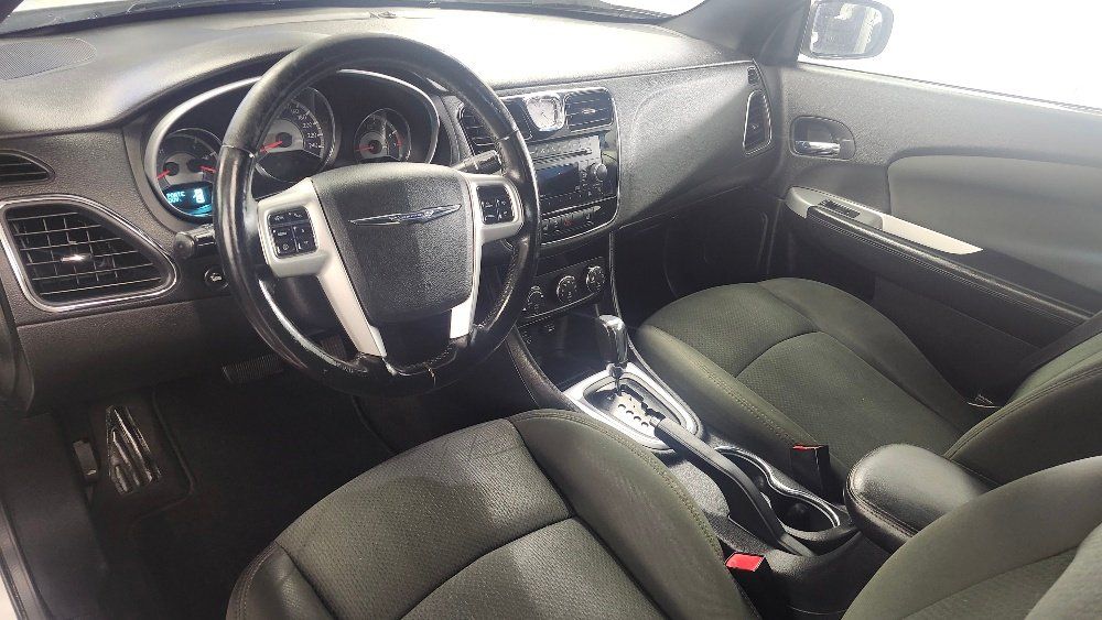 Chrysler 200 2011 - Image 9