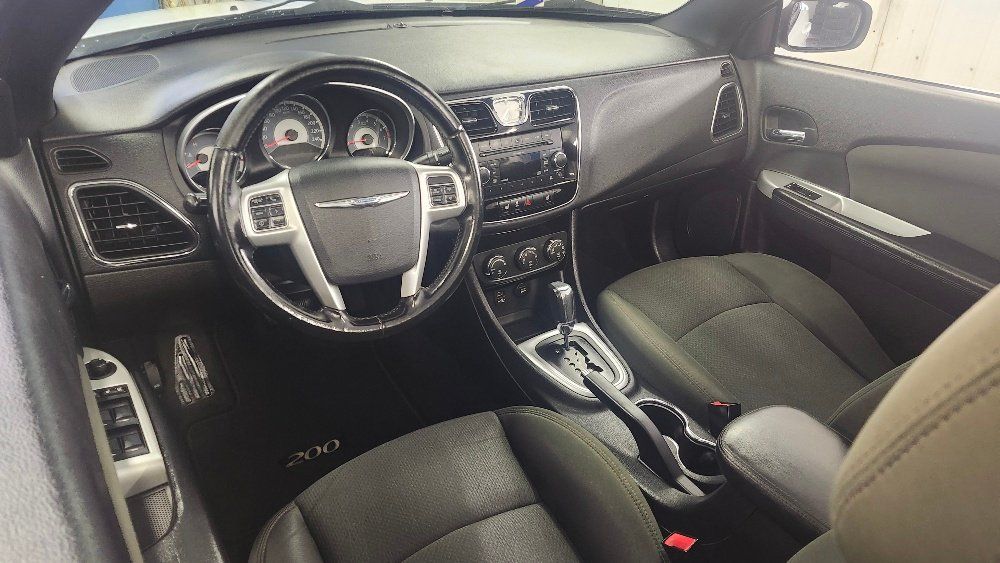 Chrysler 200 2011 - Image 14