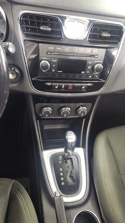Chrysler 200 2011 - Image 15