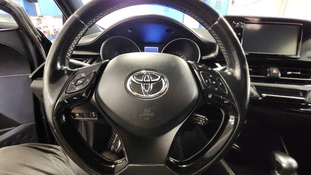 Toyota C-HR 2018 - Image 16