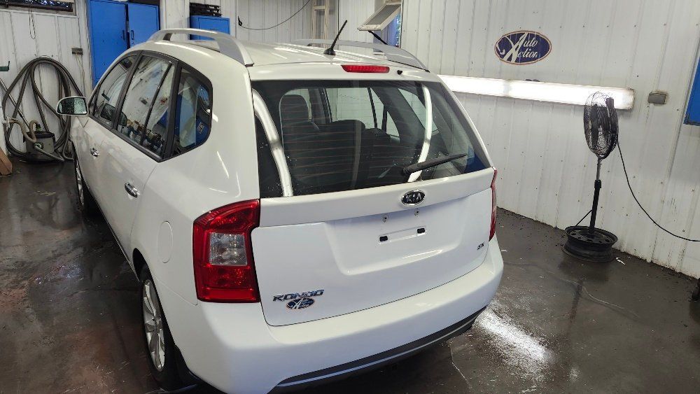 Kia Rondo 2012 - Image 4
