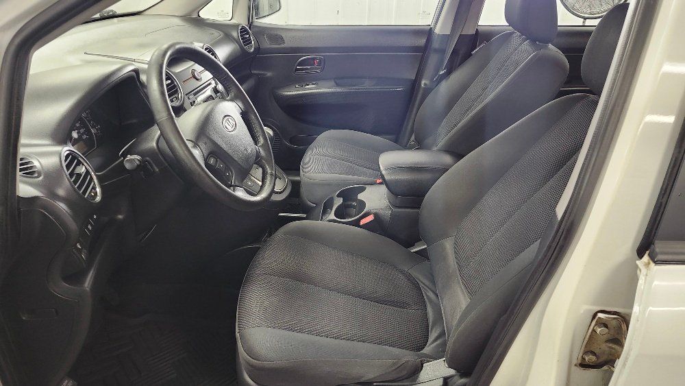 Kia Rondo 2012 - Image 6
