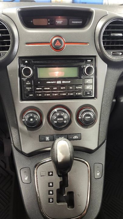 Kia Rondo 2012 - Image 13